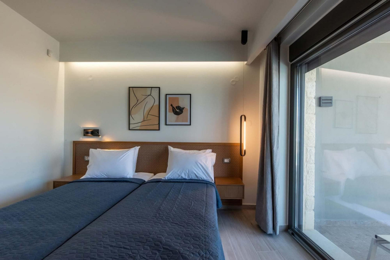 Room 2, Lusol Seafront Villa I-free Heated Pool 100m Sea, Crete