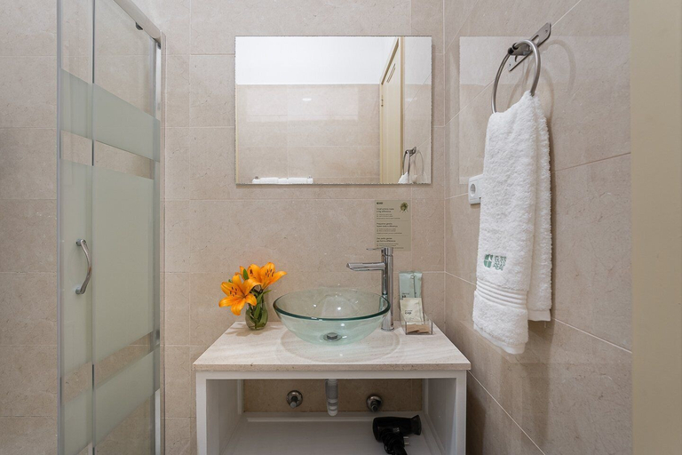 Bathroom 4, Guestready - Vanzeleres Collection, Porto