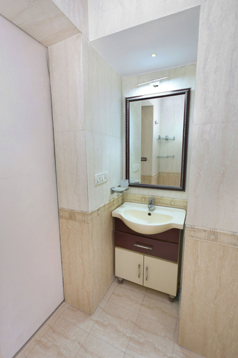 Bathroom 5, Amber Crest by Redolive10min ~airportdelhi2bhk, Delhi