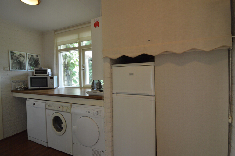 Private kitchen 3, Detached Bungalow With Outdoor Fireplace, Westerveld