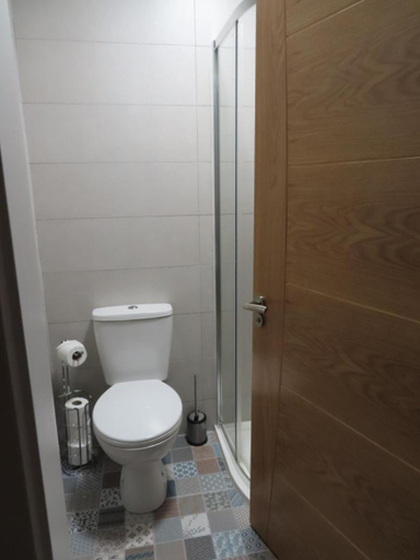 Bathroom 4, Troysgate House