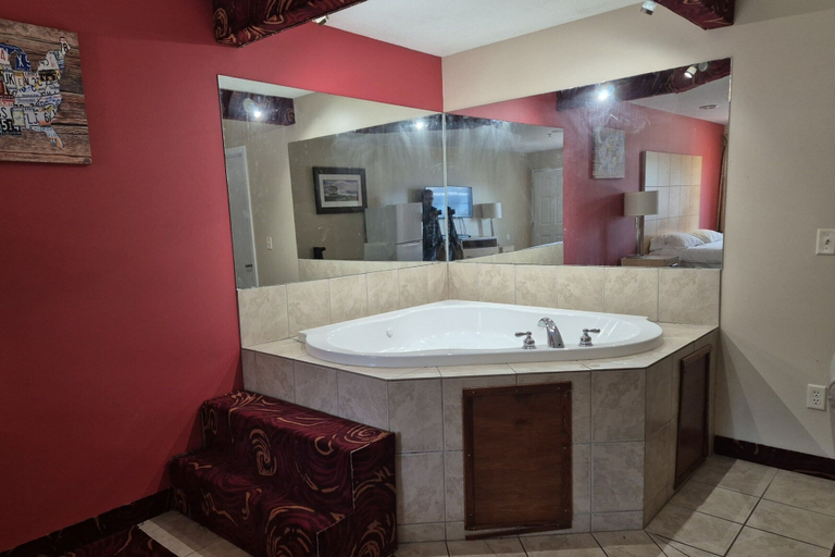 Bathroom 5, General Bragg Inn & Suites Chickamauga, Walker