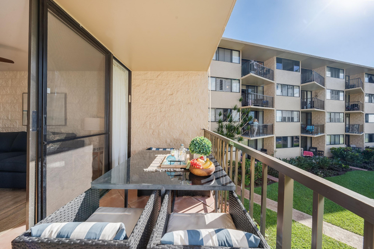 Room 5, Kanai A Nalu 211 in Wailuku, Maui