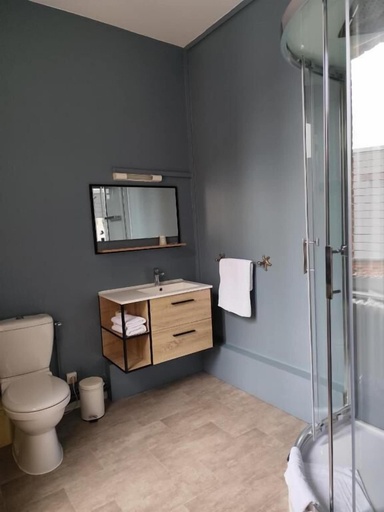 Bathroom 4, Hotel de la Plage, Aisne