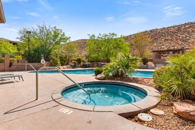 Pool 2, El Gato 2 Bedroom Condo, Washington