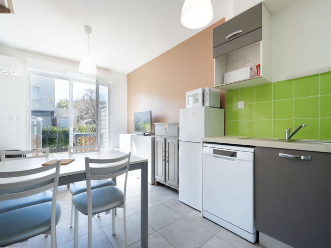 Private kitchen, Apartment in Valras Plage With Parking, Hérault