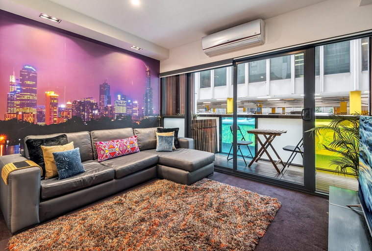 Others 5, Sleek & Central 2-Bed Apartment in Melbourne, Melbourne
