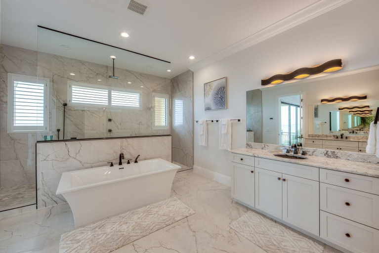 Bathroom 4, Sunset Siesta, Lee