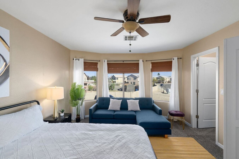 Interior 2, Glendale w Pool & Games, Maricopa