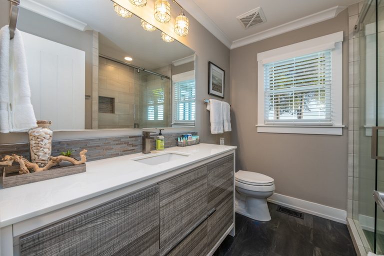 Interior 2, Lake Norman Playaway, Iredell