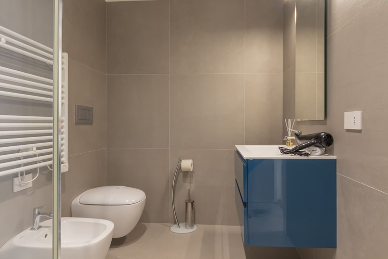 Room 3, Central Tower S Babila - Elegant 2bdr With Rooftop Terrace, Milano