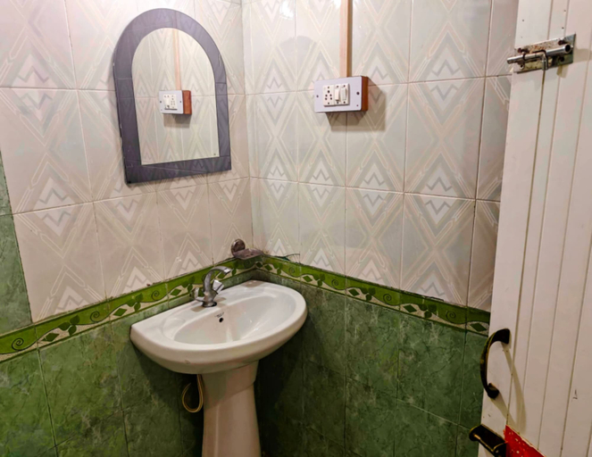Bathroom 3, Himvadi Resorts kausani, Almora
