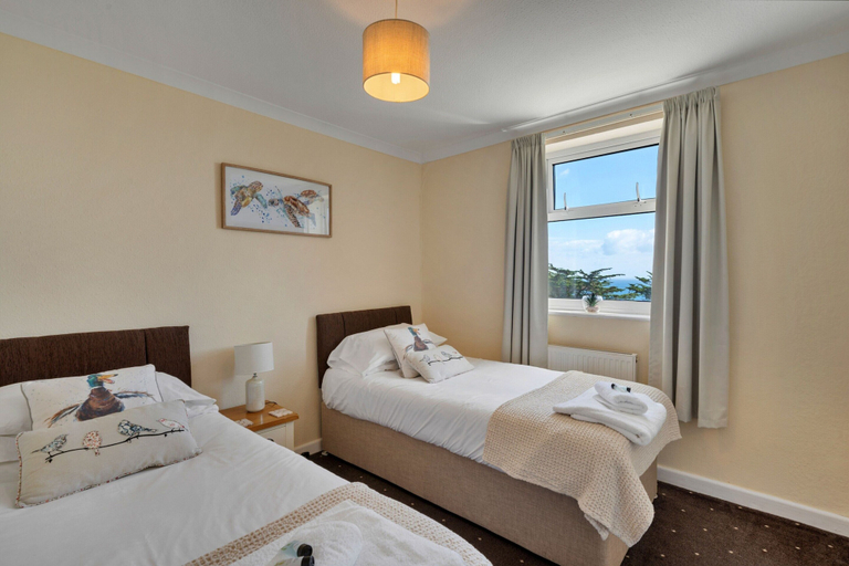 Room 3, Cozy St Ives Apartment Retreat, No Deposit, Cornwall