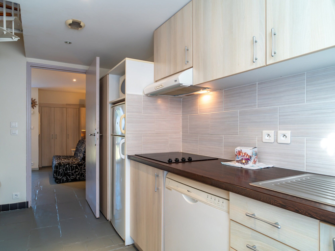 Private kitchen 4, Coastal Apartment With Heated Pool, Morbihan