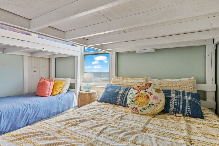 Room 4, The Shore House 3 Bedroom Home by RedAwning, Galveston