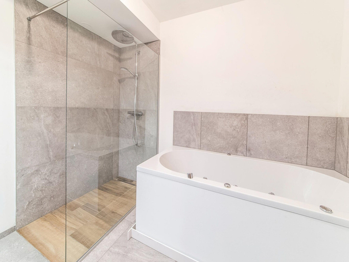 Bathroom 3, Le Vol du Milan - Premium Villa With Pool, Luxembourg