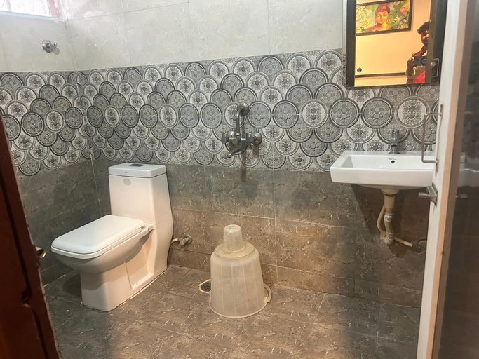 Bathroom 3, Hotel Vaishnavi, Hyderabad