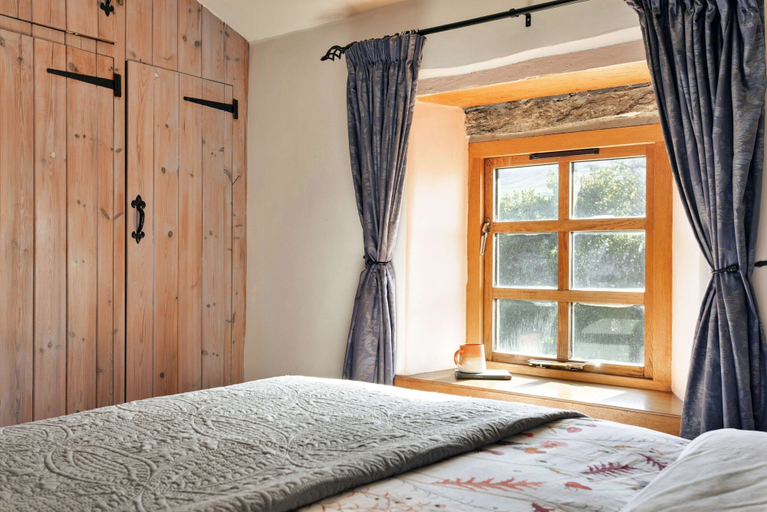 Room 2, Cottage in Duddon Valley Near River Duddon, Cumbria