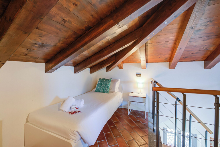 Bedroom 4, Aparthotel Arona, Novara