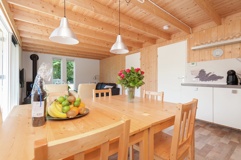 Others 2, Holiday Home in Egmond aan den Hoef With Sauna, Bergen