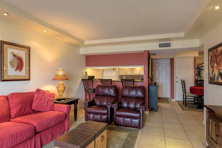 Living area 4, 2nd Floor 1br Beachfront Condo W/ Heated Pools 1 Bedroom Condo, Cameron