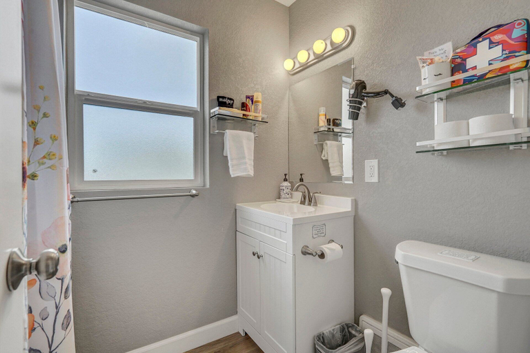 Interior 5, 1313 Cooper, El Paso