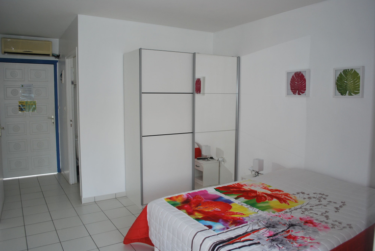 Room 5, Les Créolines, Basse-Pointe