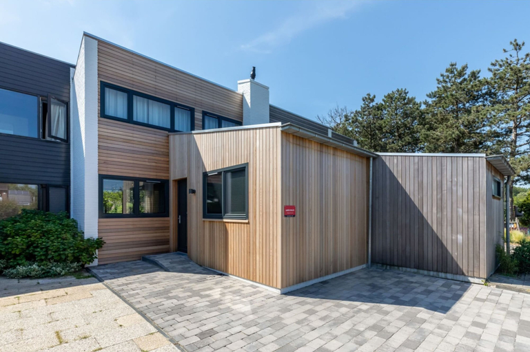 Exterior 3, Attractive Holiday Home, Sunny Garden, Near the Beach, Sluis