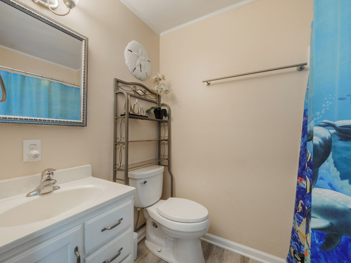 Bathroom, Seaship by Carolina Retreats, New Hanover