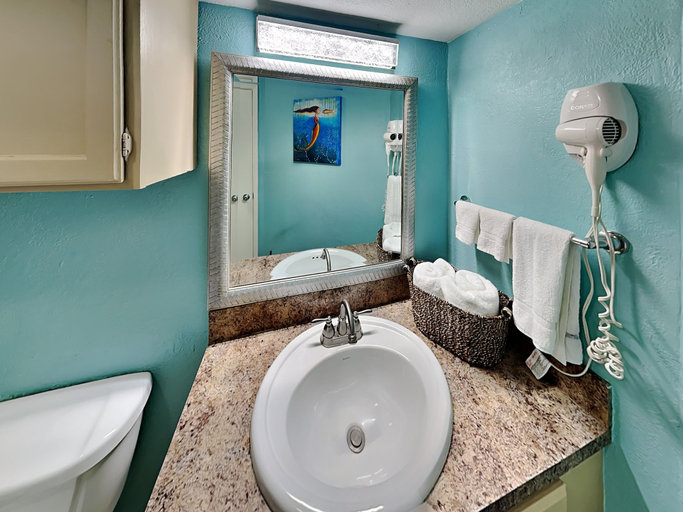 Bathroom, Mermaids Den by Miss Kitty’s, Aransas