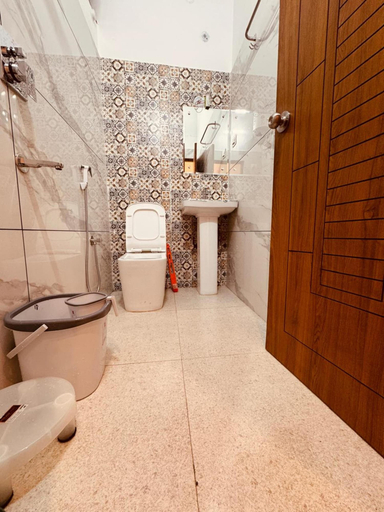 Bathroom 5, Hotel Kashi Ganga, Uttarkashi