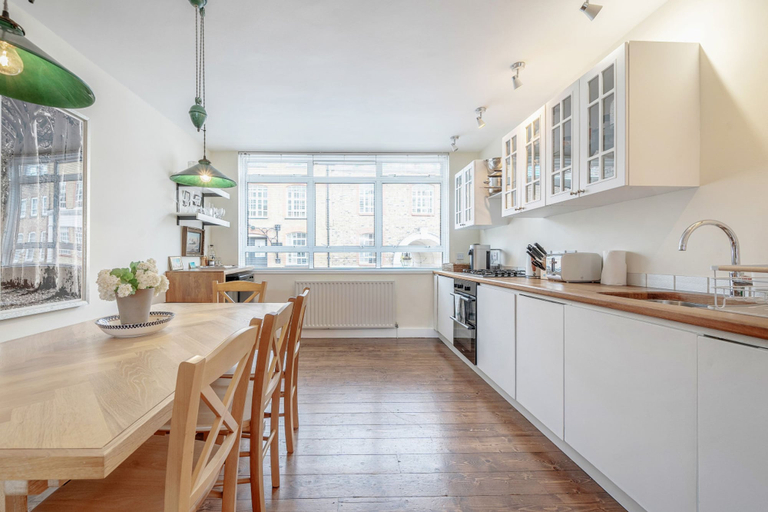 Room 5, Cosy Flat in Chelsea, London