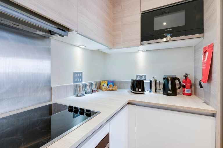 Private kitchen 3, Alder House Serviced Apt. Maidenhead, Windsor and Maidenhead