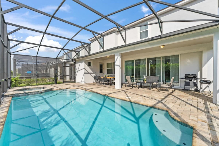 Room 2, Luxury 10br Resort Villa w Pool 10min to Disney, Osceola
