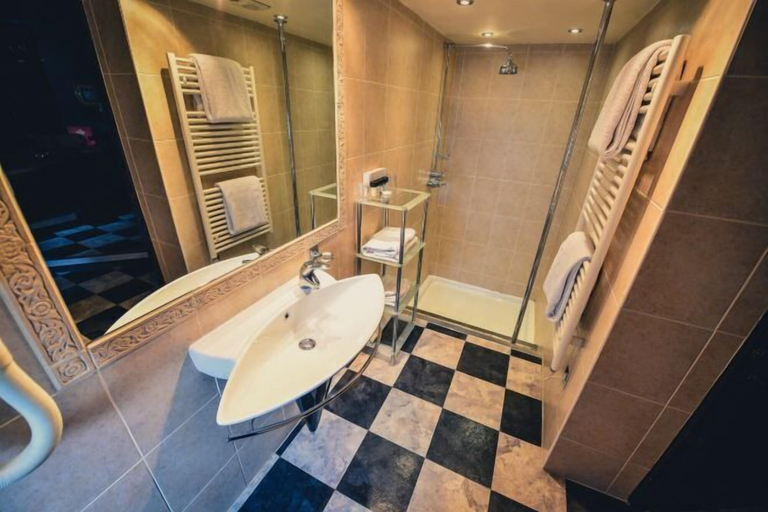 Bathroom, Cbh Ruthin Castle Hotel and Spa, Denbighshire