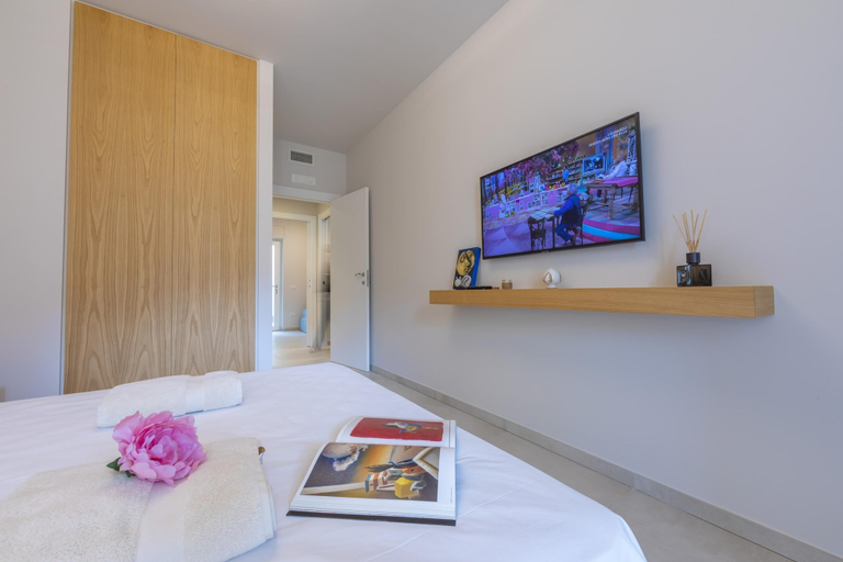 Bedroom 5, Mina Apartment 100m From Sea, Bari