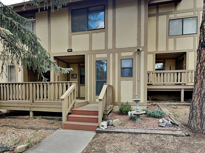 Exterior & Views 2, Innsbrook #254, Lincoln