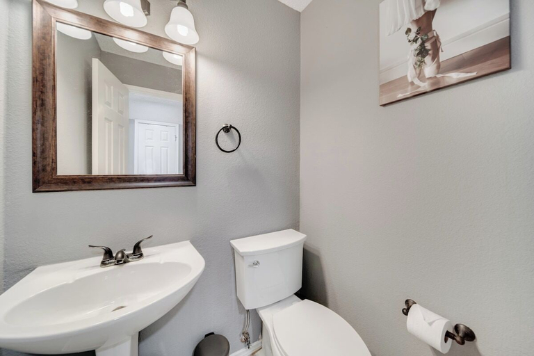 Interior 5, Grand 6BR 2B Home With Pool, Grill & Game Room, Dallas
