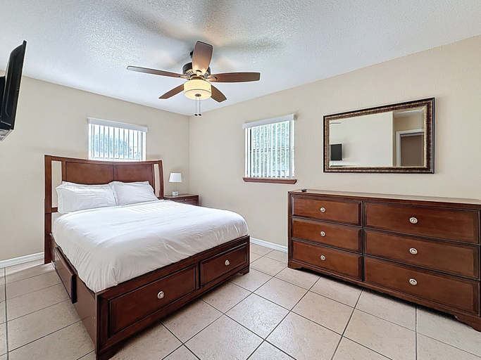 Interior 4, 2737 Bel Aire Circle, Hillsborough