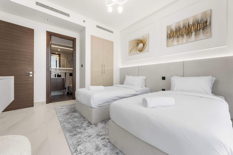 Room 4, Stayshort - 3 Bed in Meydan Sleeps 7 With Skyline Views, Dubai