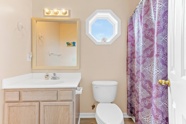 Bathroom, Lowe Tide by Topsail Realty, Onslow