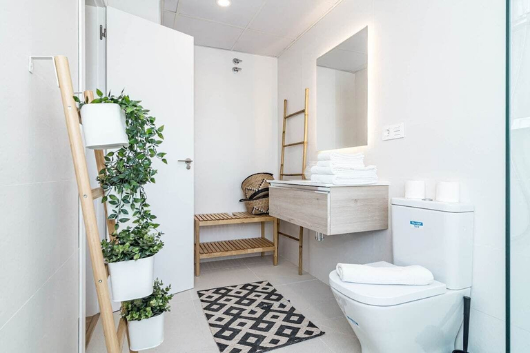 Bathroom 4, GO- Golden Banus by Roomservices, Málaga