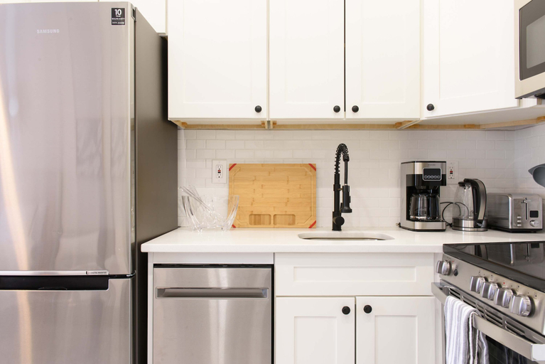 Room 1, 240-14 NEW Studio Prime Location W D in Unit, New York
