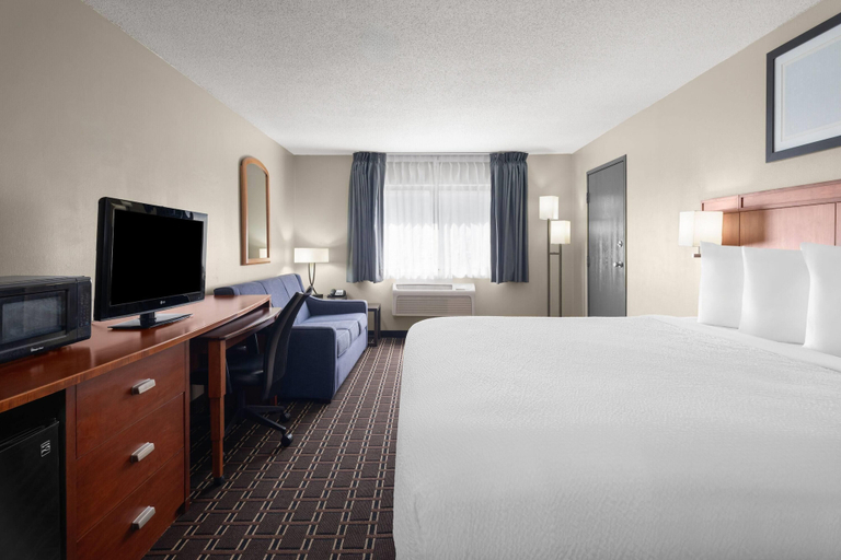 Bedroom 3, Travelodge by Wyndham Fargo West Acres, Cass