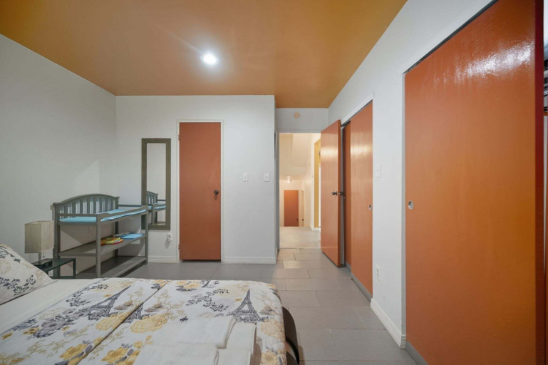 Room 5, Cozy Comfy Palace In Queens 2 Bedroom Home, New York