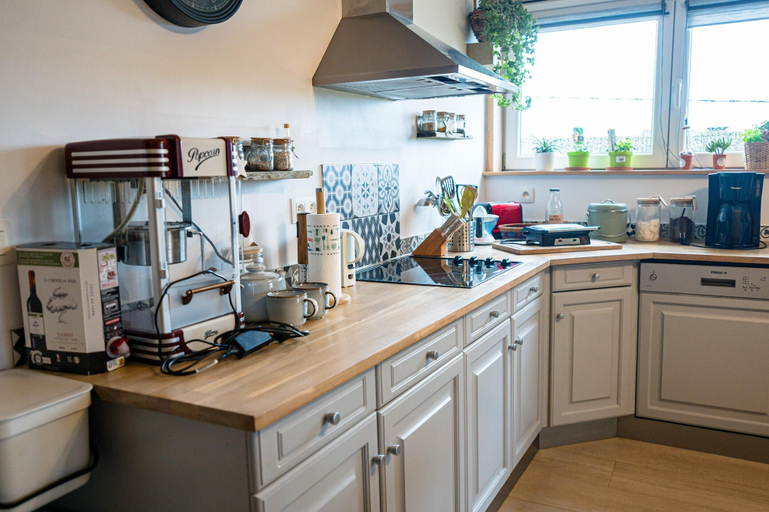 Private kitchen 4, Spa VIP du Pont Alsort 2/3 - Stunning View & Lounge bar Near Eau D'heure Lakes, Hainaut