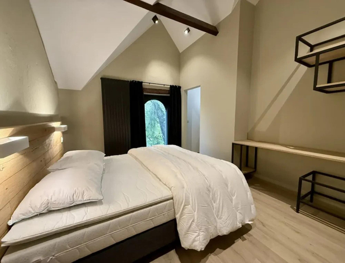 Room 3, Le Manoir Nassogne - Luxury Stay for 10 With Pool, Luxembourg