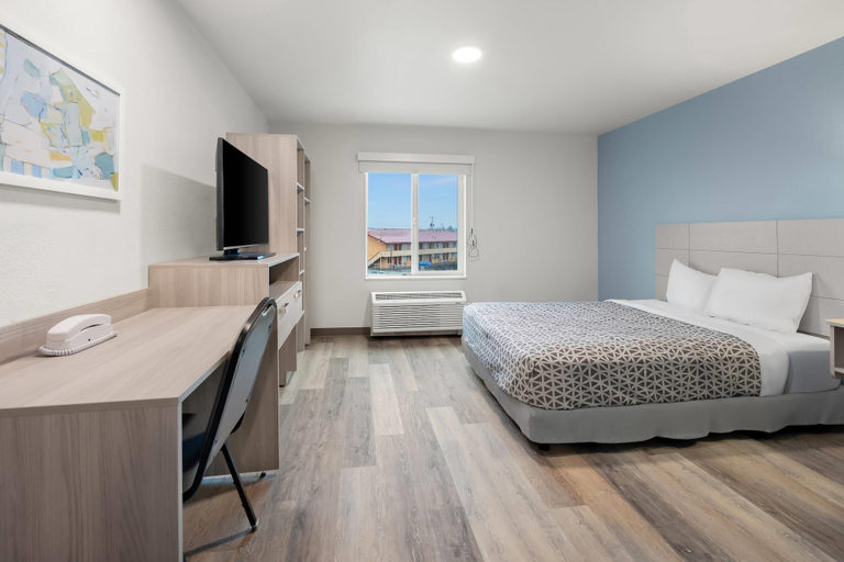 Room 3, WoodSpring Suites Medford near I-5, Jackson