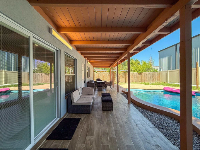 Interior 5, 6616 Travis Blvd, Hillsborough