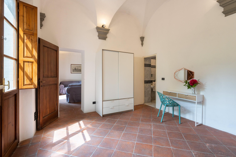 Others 5, Appartamento Pilastri 35, Florence